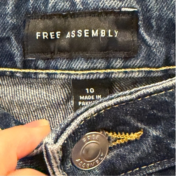 Free Asembly Super High Rise Straight Womens Distressed Jeans Size 10 - Picture 7 of 9